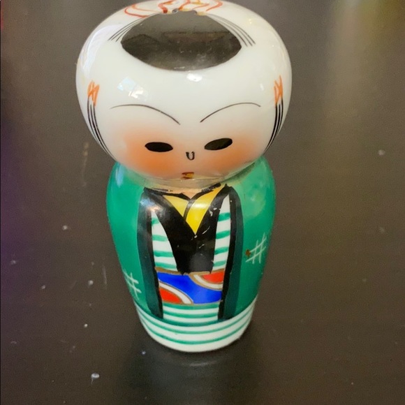 Vintage Kokeshi Doll Ceramic S/P Shakers - Picture 5 of 5